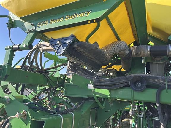 Image of John Deere 1790 equipment image 1