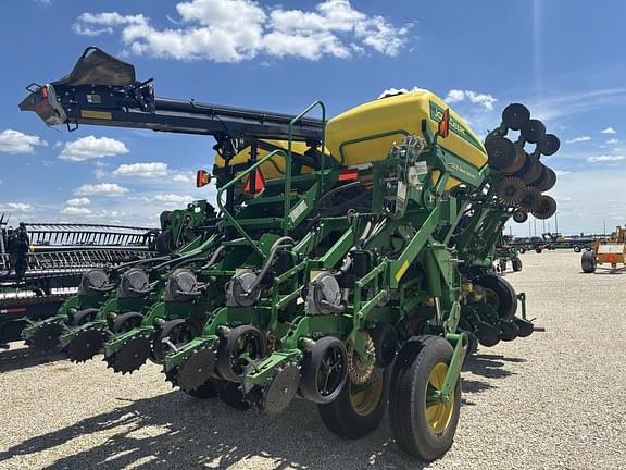 Image of John Deere 1790 equipment image 2