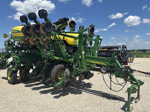 Image of John Deere 1790 equipment image 3