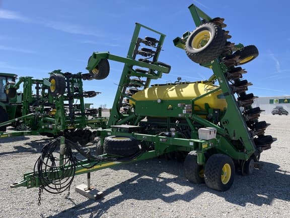 Image of John Deere 1990 Primary image