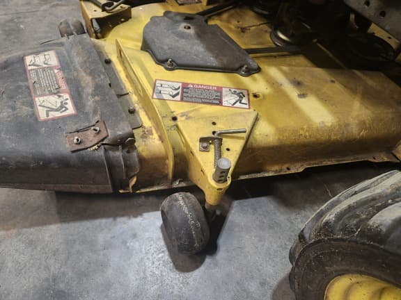 Image of John Deere 2305 equipment image 4