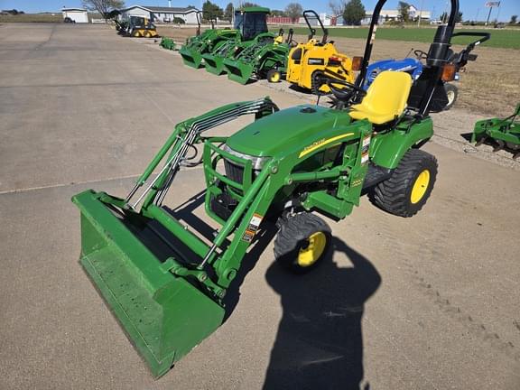 Image of John Deere 2305 equipment image 1