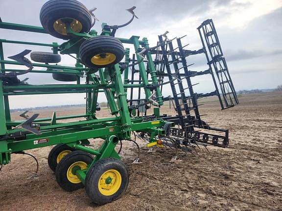 Image of John Deere 2310 equipment image 4