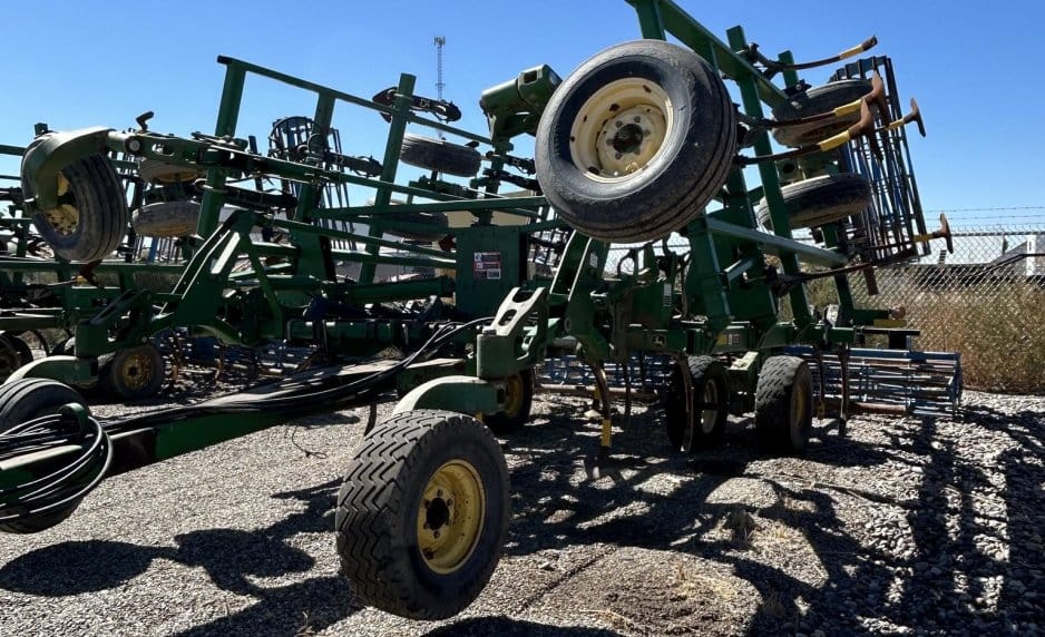 John Deere 2410 Equipment Image0