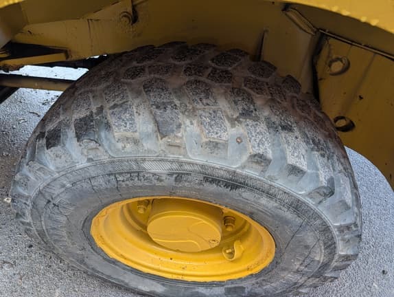 Image of John Deere 244J equipment image 3