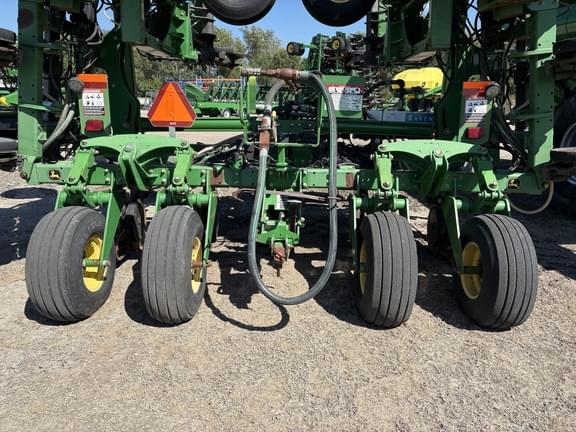 Image of John Deere 2510H equipment image 4