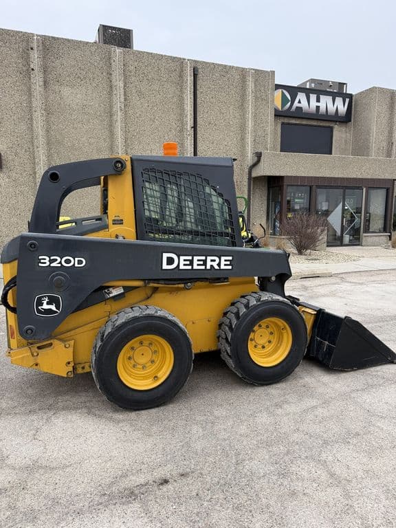 Image of John Deere 320D equipment image 4