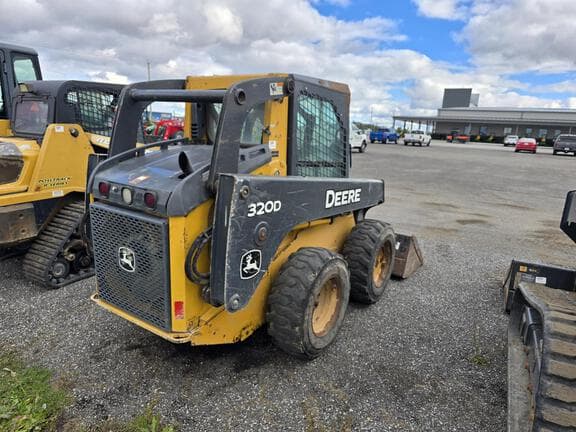 Image of John Deere 320D equipment image 4
