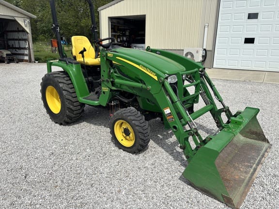 2010 John Deere 3320 Equipment Image0