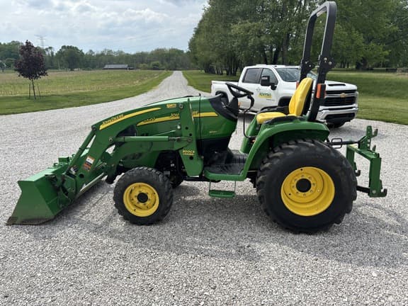 Image of John Deere 3320 equipment image 4