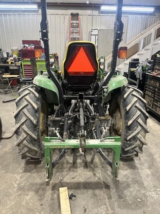 Image of John Deere 3320 equipment image 4