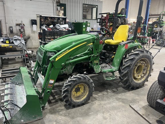 2010 John Deere 3320 Equipment Image0
