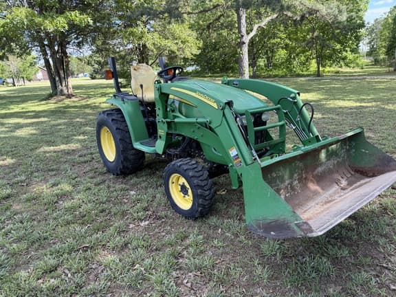 Image of John Deere 3320 Primary image