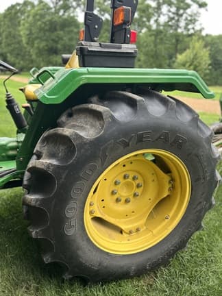 Image of John Deere 5065E equipment image 3