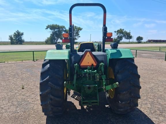 Image of John Deere 5065E equipment image 3