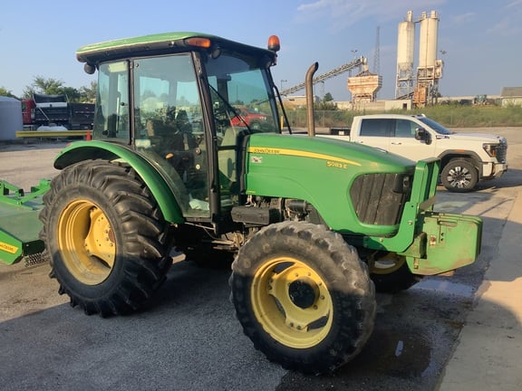 2010 John Deere 5083E Equipment Image0