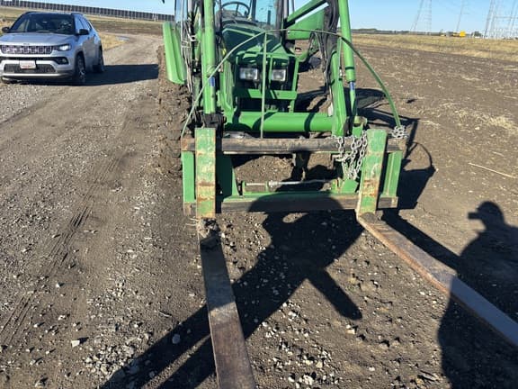 Image of John Deere 5083E equipment image 3