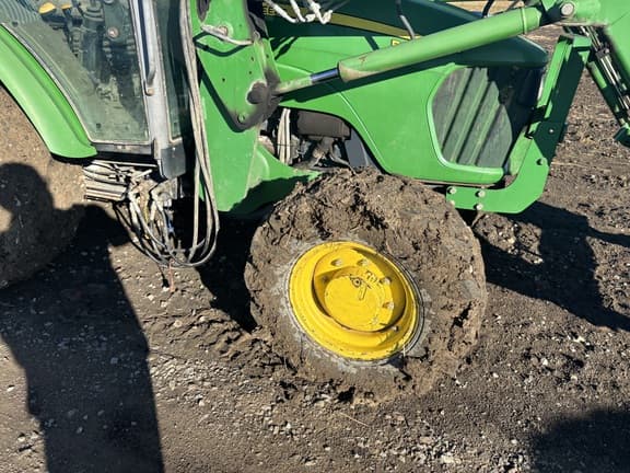 Image of John Deere 5083E equipment image 4