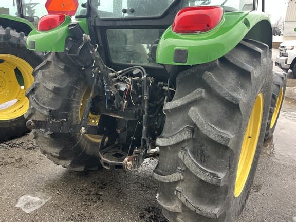 Image of John Deere 5093E equipment image 3