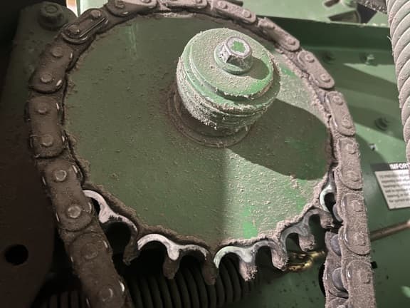 Image of John Deere 568 equipment image 4
