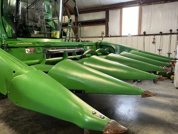 2014 John Deere 606C Equipment Image0