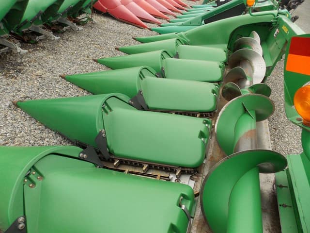 Image of John Deere 606C equipment image 1