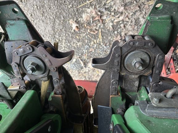 Image of John Deere 608C equipment image 1