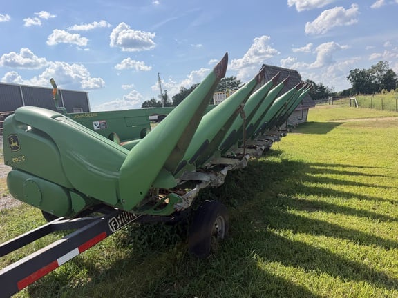 2010 John Deere 608C Equipment Image0