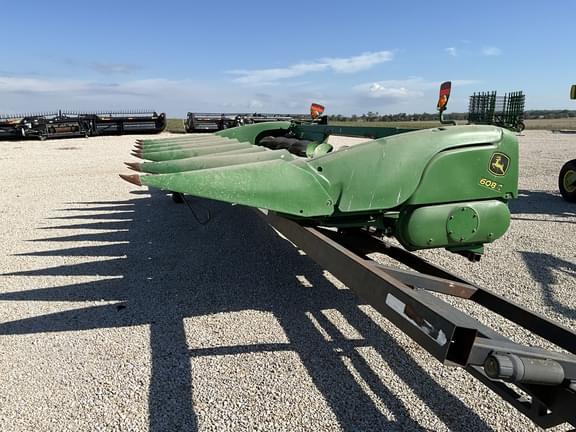 Image of John Deere 608C equipment image 2