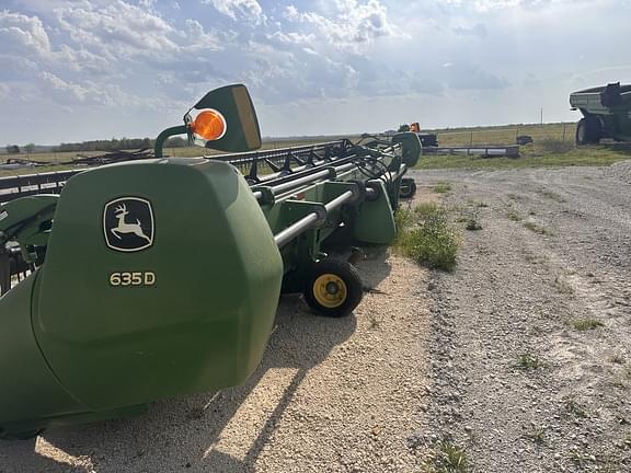 Image of John Deere 635D equipment image 2