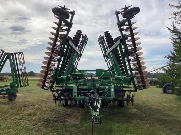 Image of John Deere 637 equipment image 1