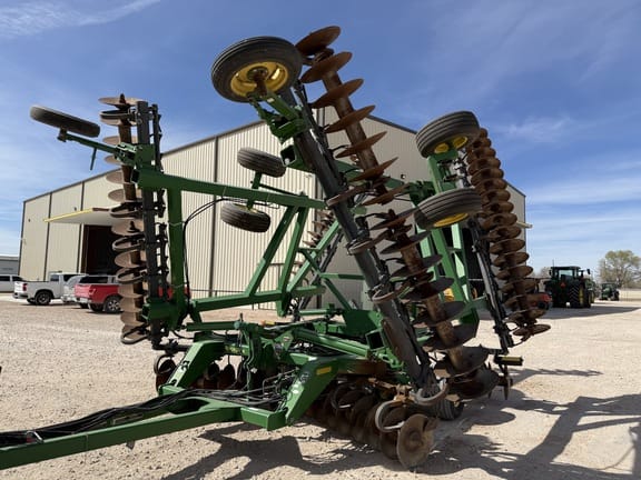 2010 John Deere 637 Equipment Image0