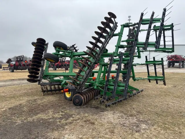 Image of John Deere 637 equipment image 3