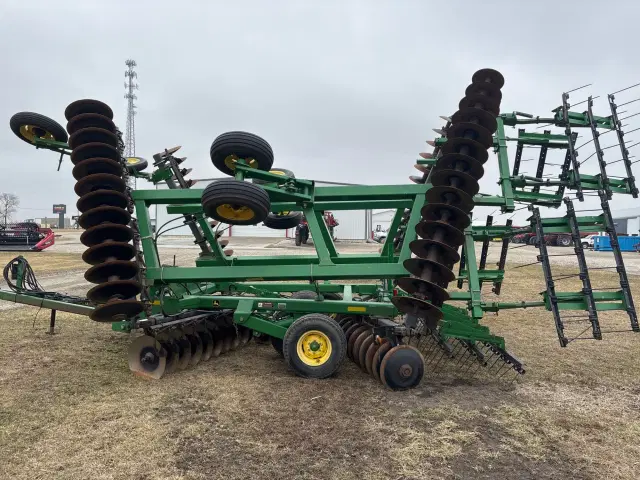 Image of John Deere 637 equipment image 4
