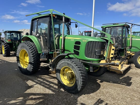 2010 John Deere 7230 Equipment Image0