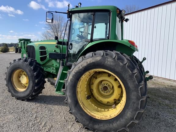Image of John Deere 7330 equipment image 1