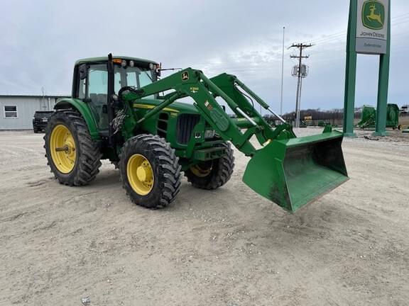 Image of John Deere 7330 equipment image 1