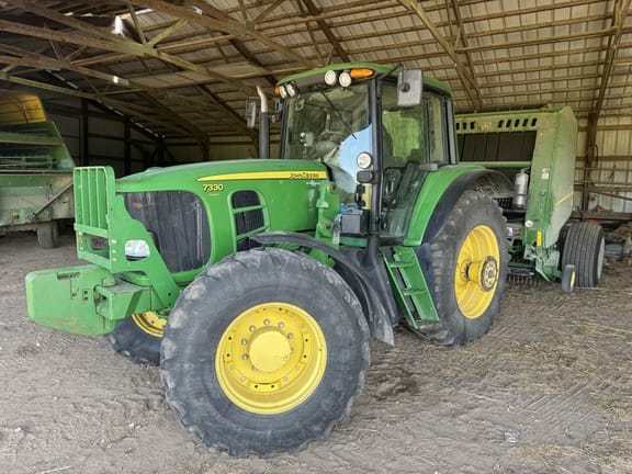 2010 John Deere 7330 Equipment Image0