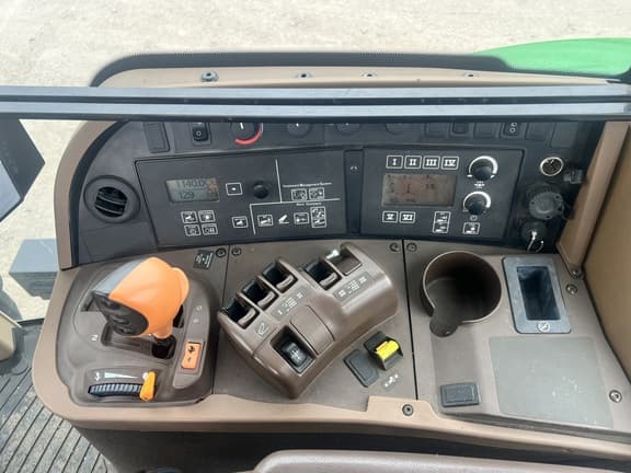 Image of John Deere 7630 equipment image 4