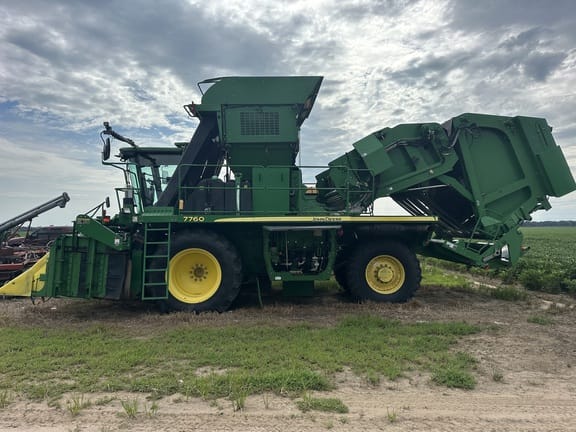 2010 John Deere 7760 Equipment Image0