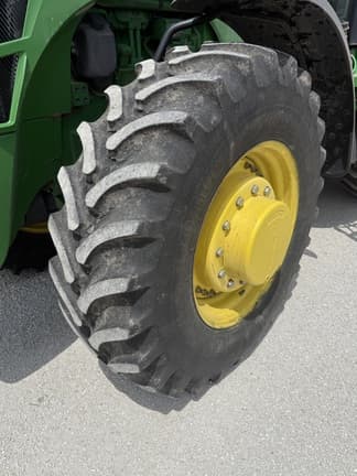 Image of John Deere 8225R equipment image 3