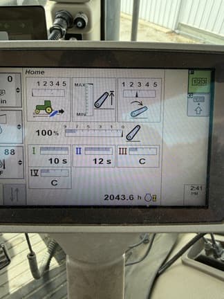 Image of John Deere 8225R equipment image 2