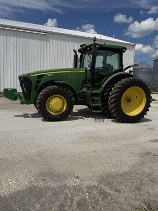 2010 John Deere 8225R Equipment Image0