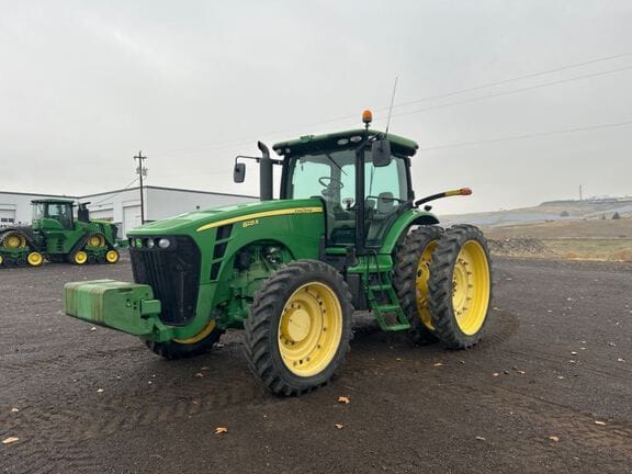2010 John Deere 8225R Equipment Image0