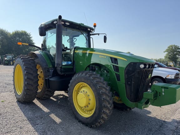 2010 John Deere 8245R Equipment Image0