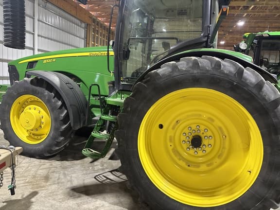 Image of John Deere 8320R equipment image 3