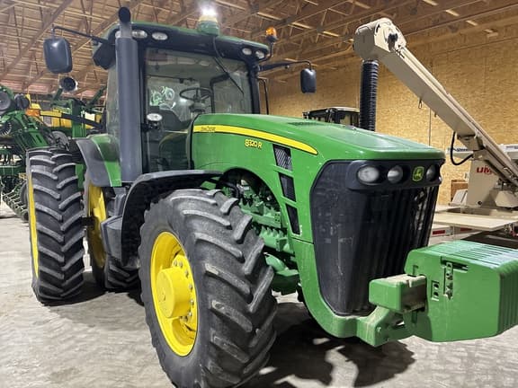 Image of John Deere 8320R equipment image 1
