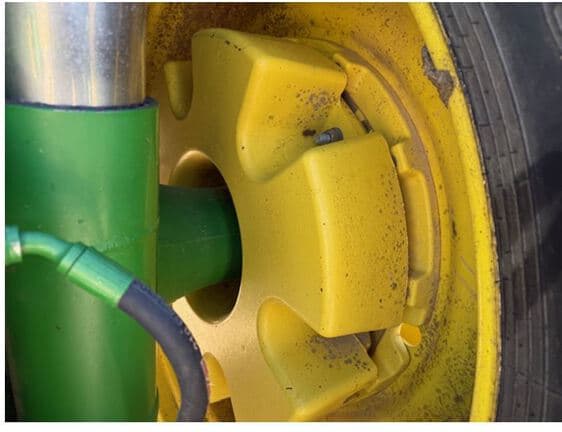 Image of John Deere 8320R equipment image 4