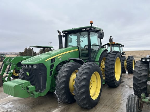 2010 John Deere 8320R Equipment Image0