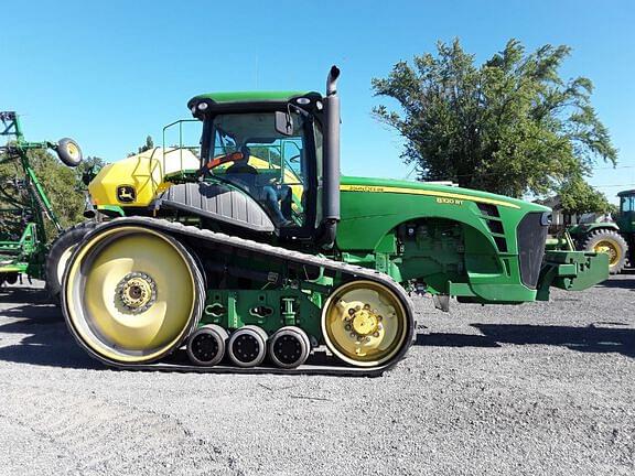 Image of John Deere 8320RT equipment image 1